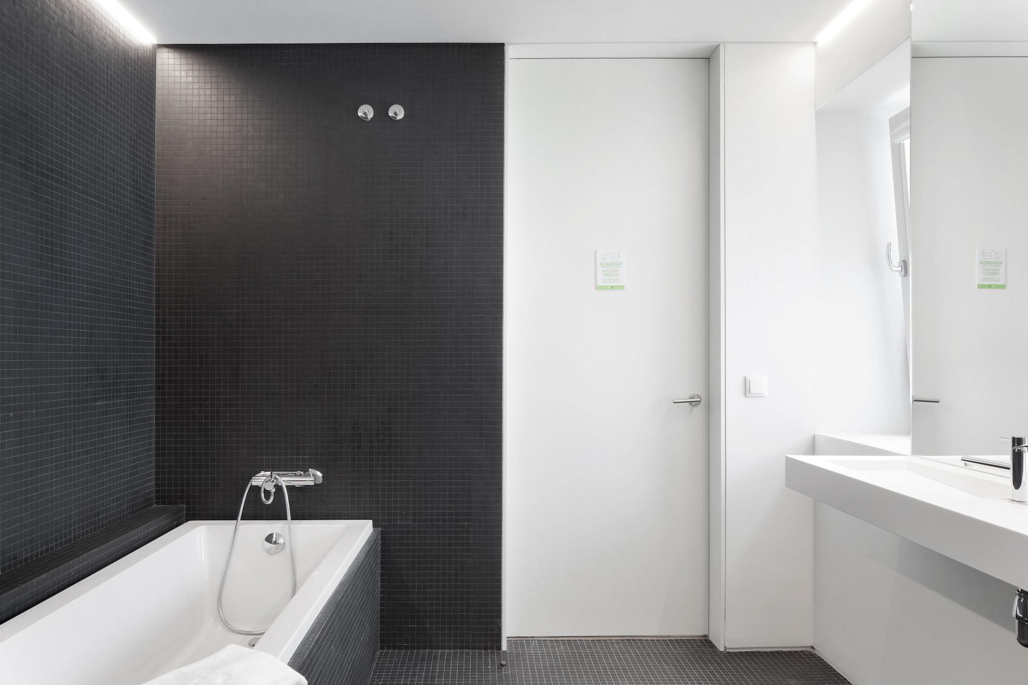 Apartment Ascensor Da Bica - Serviced Lisbon